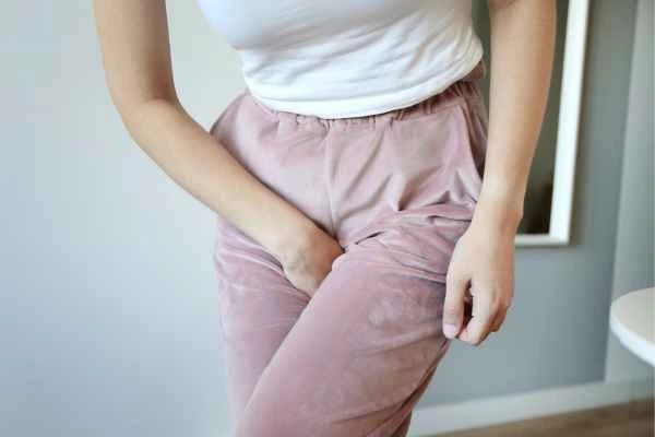 older woman running to the toilet because of urinary incontinence Northwood Hills